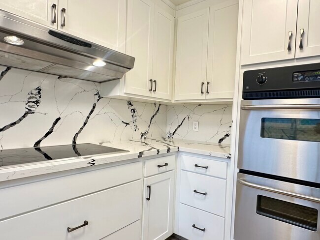 Building Photo - 1717 Gladstone Ave