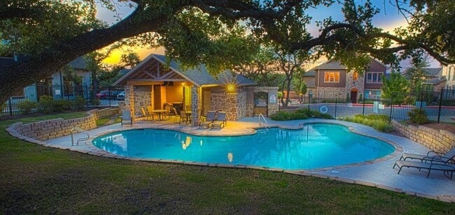 Building Photo - $1,000 off first month’s rent with a 2-year lease!