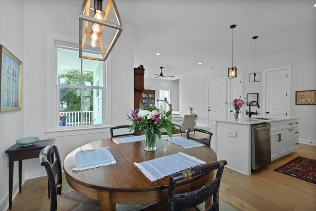 Building Photo - Elevated Charleston Charmer