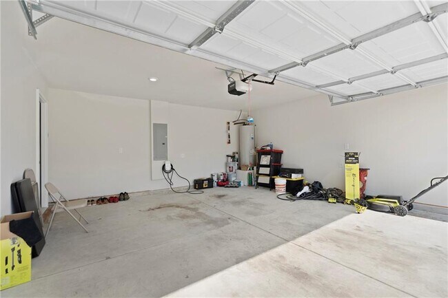 Building Photo - 3540 Station Dr