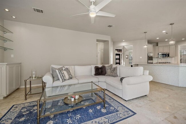 Building Photo - 2114 Hilton Head Dr