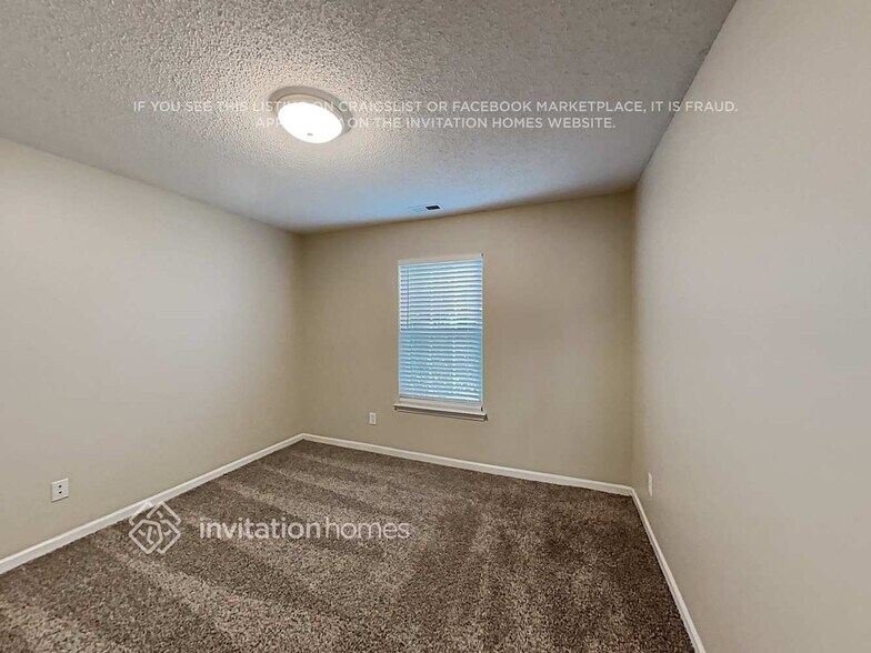 Building Photo - 4012 Edgeview Dr