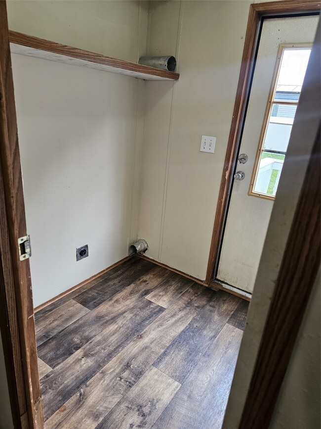 Building Photo - 827 Gregs Way
