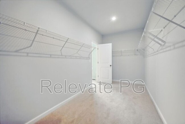 Building Photo - 636 Brookwood Glen Terrace