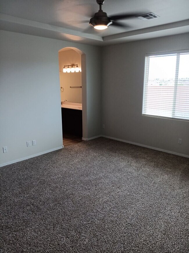 Building Photo - Beautiful 3 bedroom, 2 bathroom home in Rio Rancho, NM! Showings available!