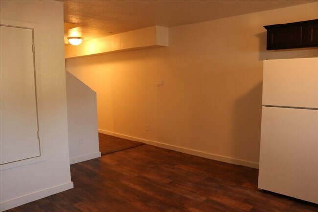 Building Photo - 10535 Mills Rd