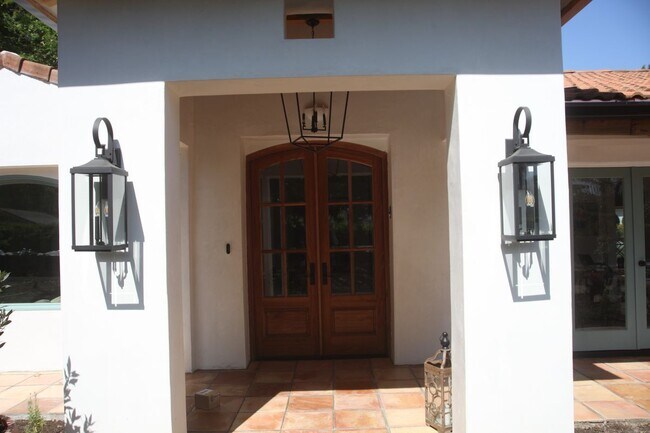 Building Photo - 2753 Redondo Cir