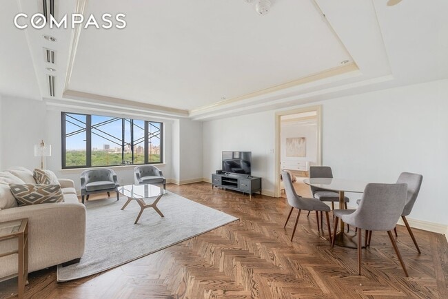 Building Photo - 160 Central Park S