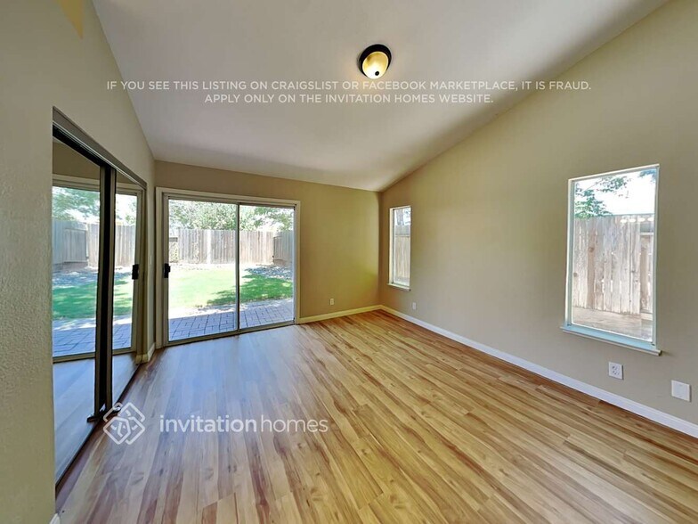 Building Photo - 8987 Meadowspring Dr