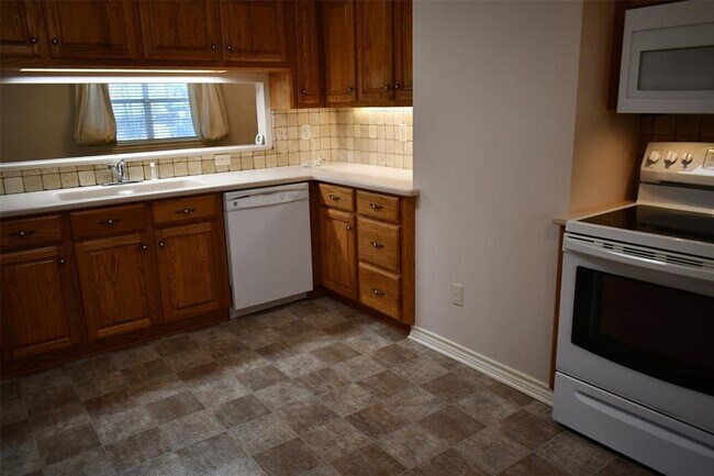 Building Photo - 203 Pine Valley