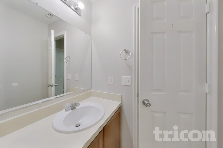 Building Photo - 2744 Woodspring Forest Dr