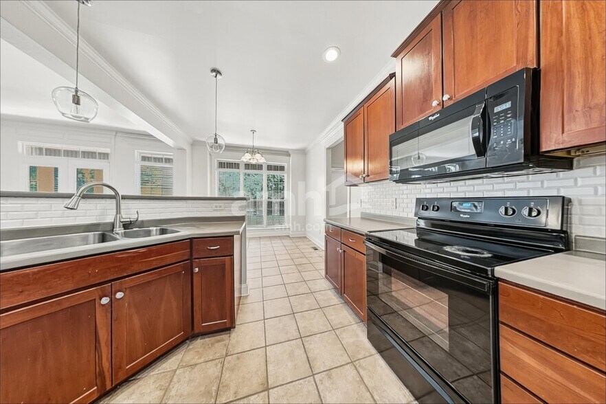 Building Photo - 3024 Silver Springs Ct