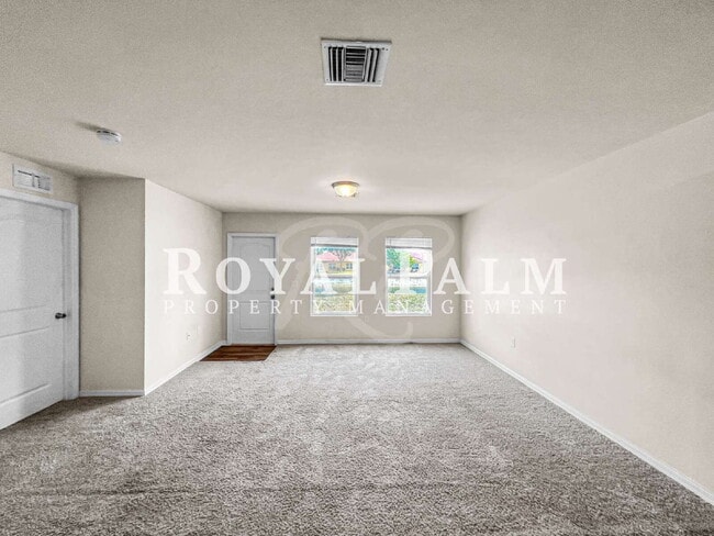 Building Photo - 4BR/2BA Duplex Living in Vistanna Villas + Washer & Dryer! — Space, Style, and Laundry Convenienc...