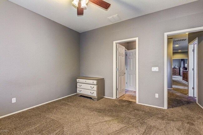 Building Photo - Gorgeous 5 Bedroom 3.5 Bath Stetson Valley...