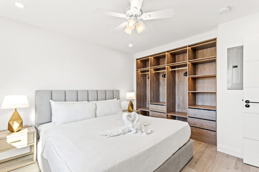 Building Photo - 8115 Thomas Dr