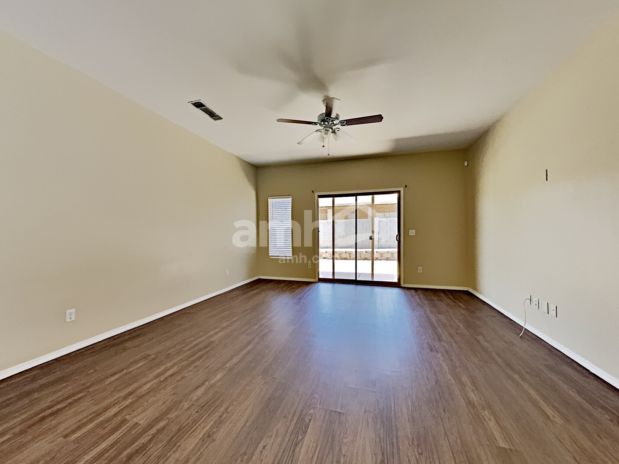 Building Photo - 6653 S Stratosphere Ln