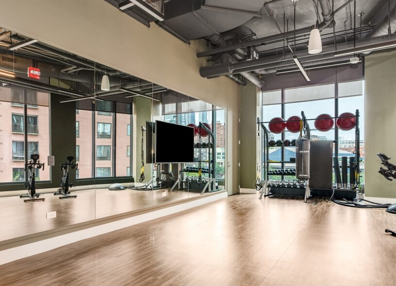 Building Photo - 215 N Clinton St