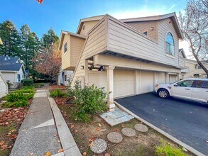 Building Photo - Charming Two Bedroom Napa Condo