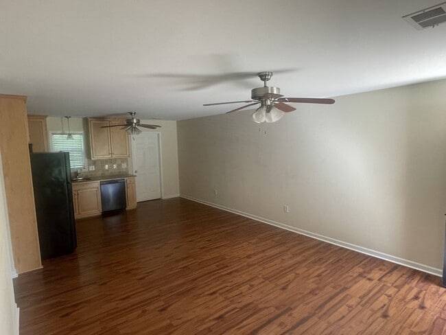 Building Photo - This 2 BR, 1 BA Duplex for rent in a super...