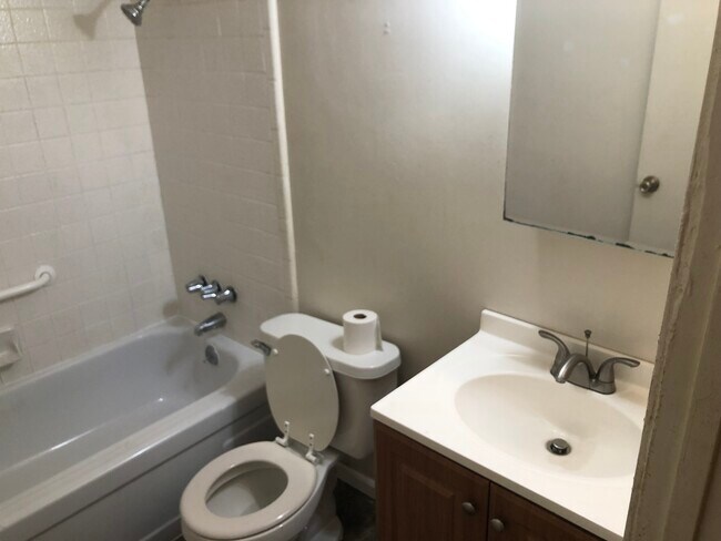 Primary Photo - 2944 Peachtree Dr