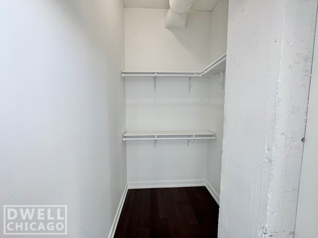 Building Photo - 1217 W Carmen Ave