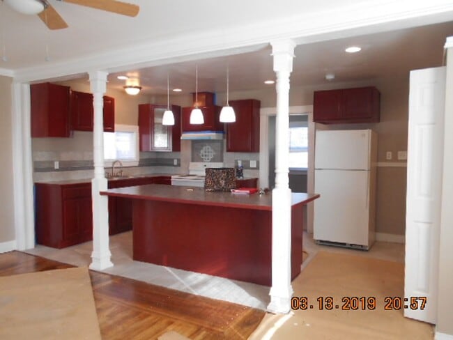 Building Photo - Cute 1bd 1ba, Pellet Stove, Fenced Front Yard