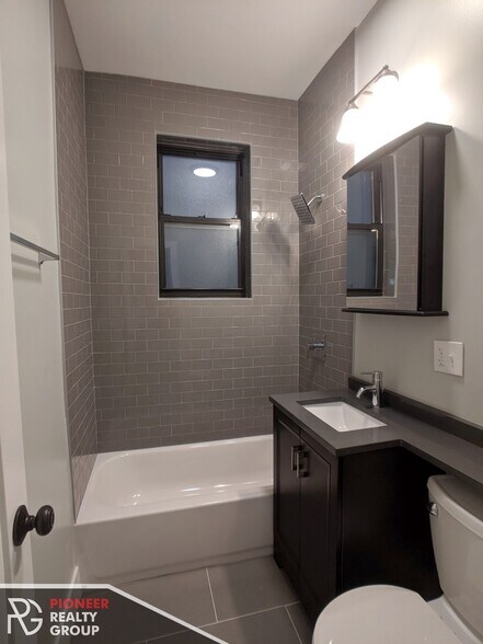 Building Photo - 4542 N Damen Ave