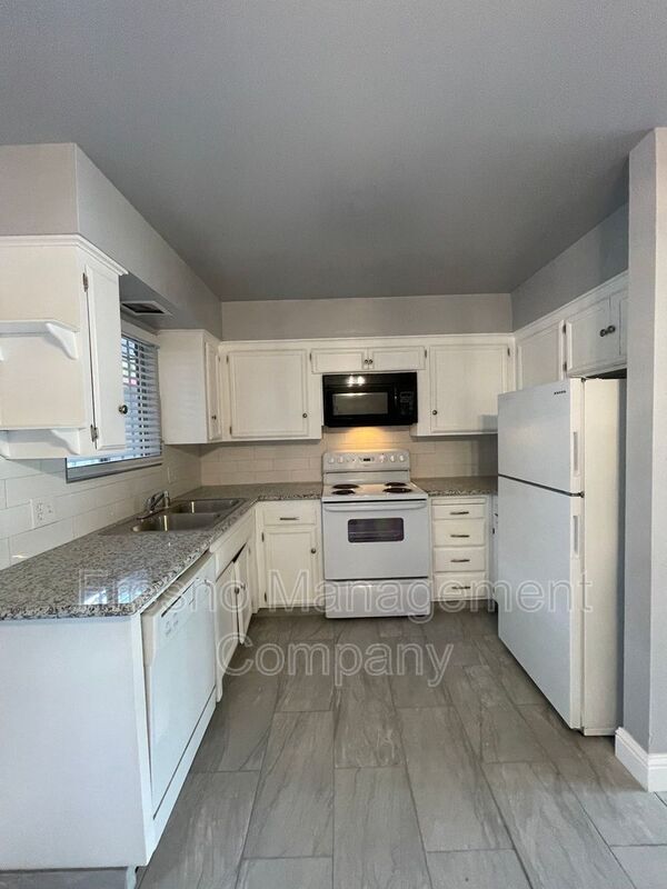 Building Photo - 3318 E Sierra Madre Ave