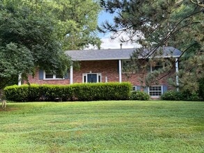 Building Photo - AVAILABLE NOW SEPTEMBER 2025.  MONTHLY REN...