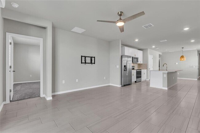 Building Photo - 44254 Frontier Dr