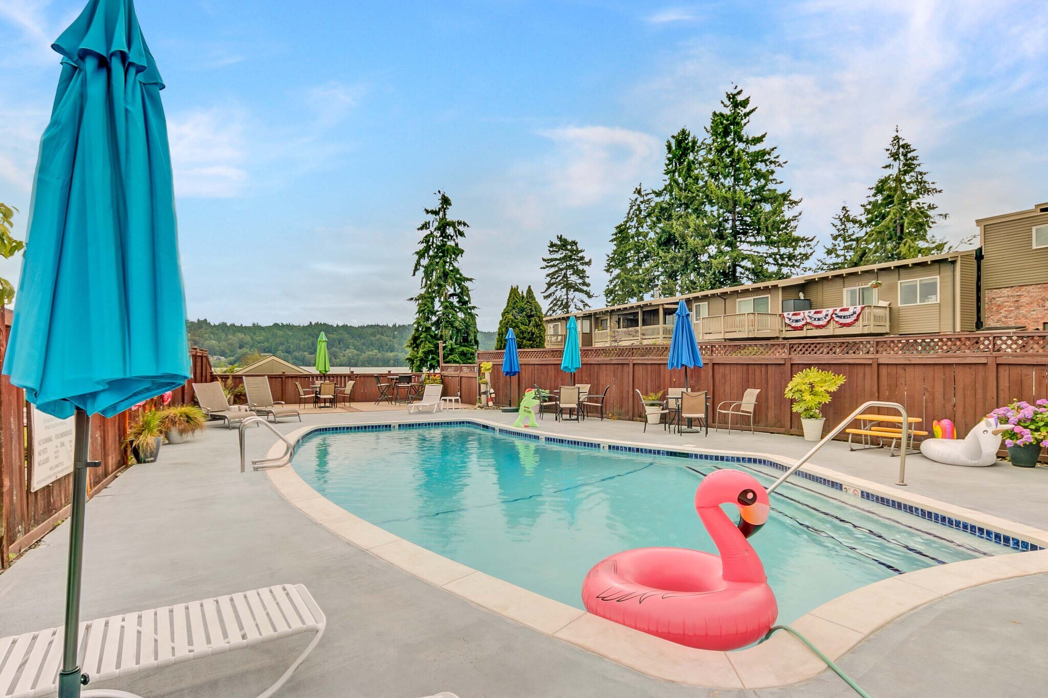 Building Photo - 4050 W Lake Sammamish Pky NE