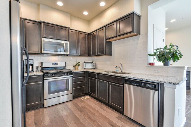 Building Photo - Beautiful 2-Bed, 2.5-Bath Townhome in Mosaic, Fort Collins - Students Welcome!