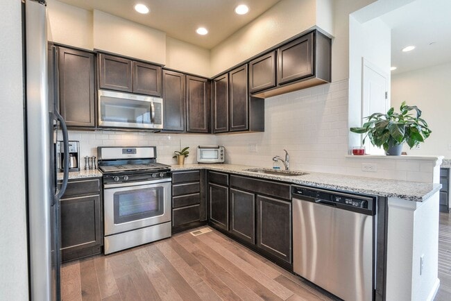 Building Photo - Beautiful 2-Bedroom, 2.5-Bath Townhome in ...