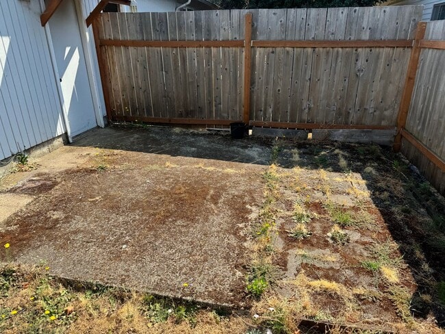 Building Photo - 2 Bedroom in Junction City