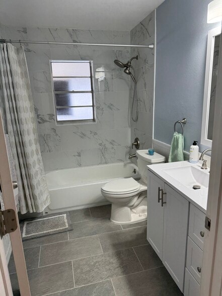 Building Photo - 6527 S West Shore Cir