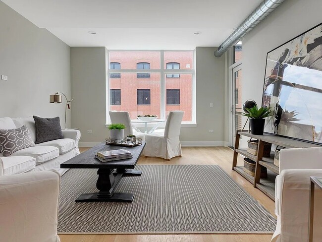 Building Photo - 3208 N Southport Ave