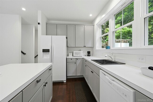 Building Photo - 13595 Soundview Ave