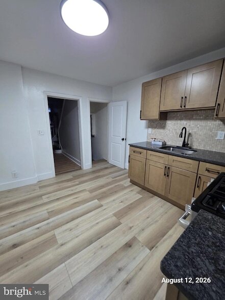 Building Photo - 4228 N Fairhill St