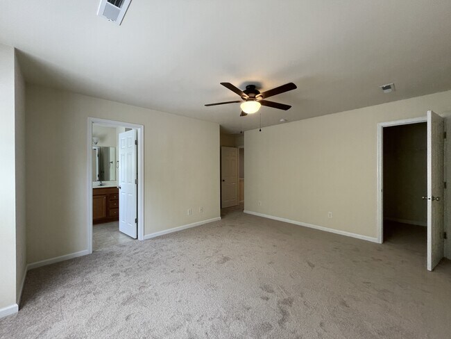 Building Photo - 2446 N Berkshire Rd