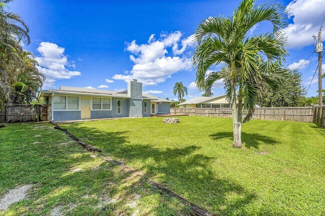 Building Photo - 709 SW Dorchester St