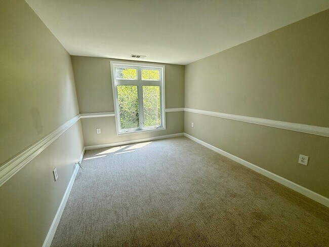 Building Photo - Sunny Luxury 2 Bedrooms 2 Baths Condo with...