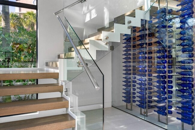 Building Photo - 310 SE 11th Ave