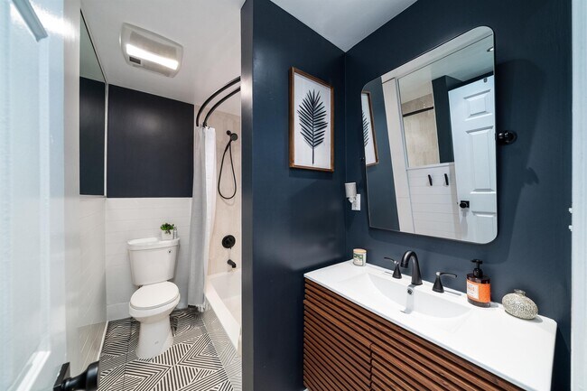 Building Photo - 235 Bloomfield St