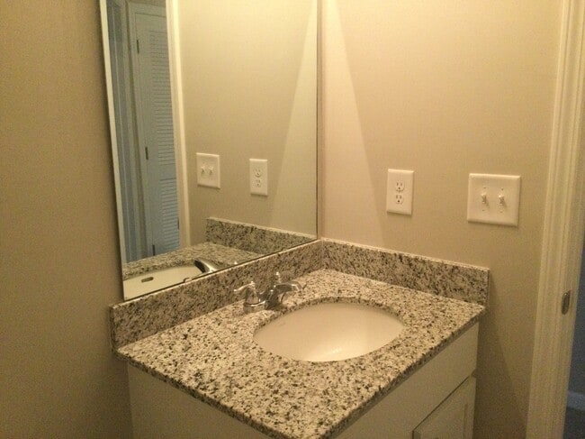 Building Photo - 135 Mountain Crest Dr