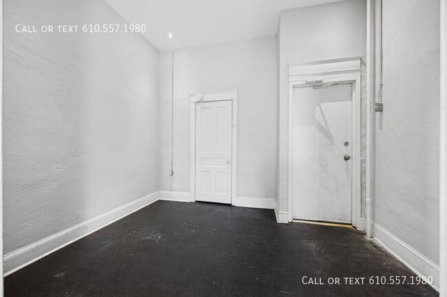 Building Photo - Spacious 2 Bedroom 1 Bathroom  Apartment i...