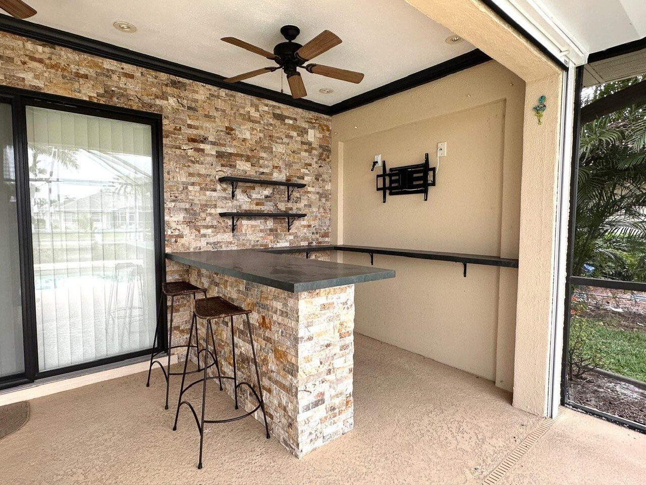 Building Photo - 2334 Magdalina Dr