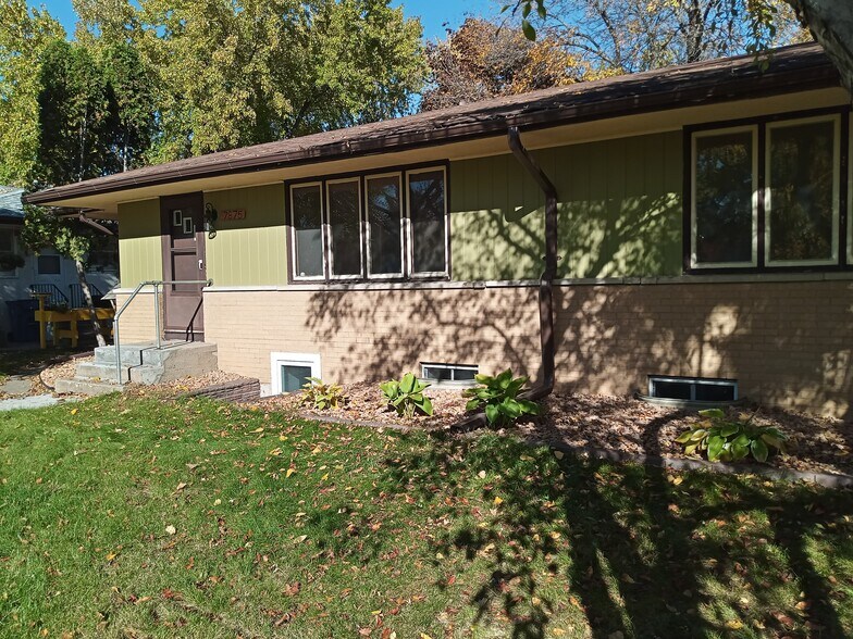 Building Photo - 7875 Firwood Way NE
