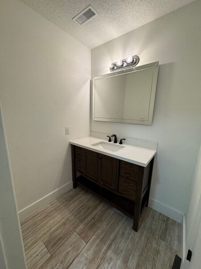 Building Photo - Large One Bedroom Across from the Beach in...