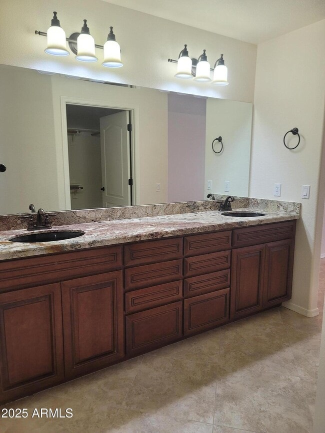 Building Photo - 17230 N Country Club Dr