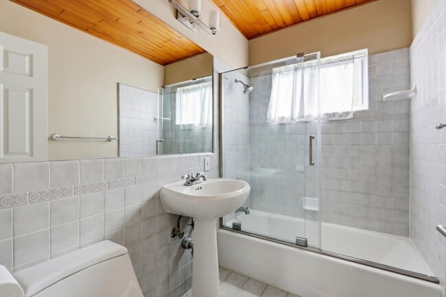 Building Photo - 954 Sunlite Dr